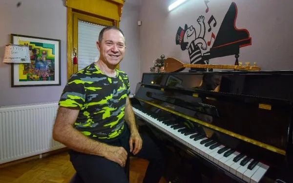 Sümer Ezgü’den ’19 Mayıs’a özel marş