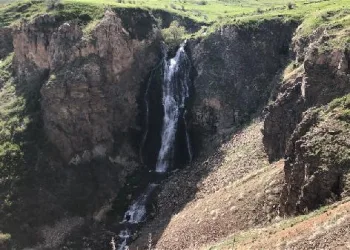 Susuz Şelalesi, koronavirüs tedbirleri nedeniyle boş kaldı