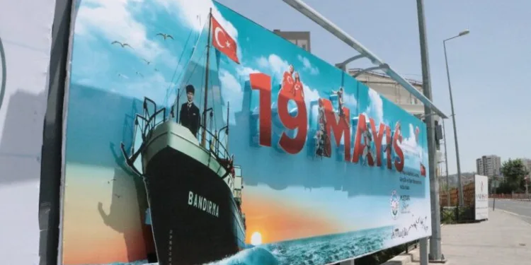 Talas Beledi̇yesi̇nden Müthi̇ş 19 Mayıs Bi̇llboardı
