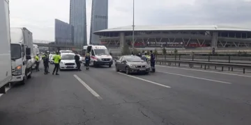 TEM Otoyolu’nda hız kazası: 2 yaralı