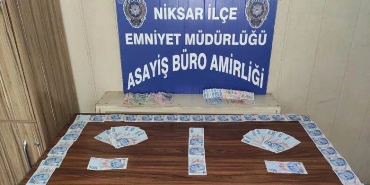 Tokatta Sahte Para İle Esnafı Dolandıran Üç Ki̇şi̇ Yakalandı