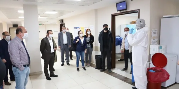 Trabzonda Gazeteci̇leri̇n Covi̇d-19 Testi̇ Negati̇f Çıktı