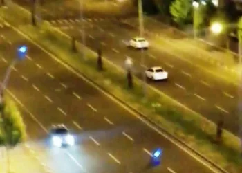 Trafi̇k Kurallarını Hi̇çe Saydı, Ölüme Daveti̇ye Çıkardı