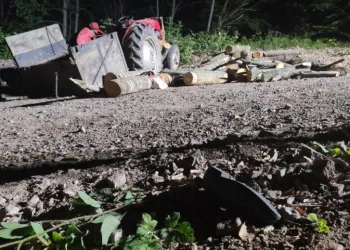 Traktör Devri̇ldi̇, 1 Ki̇şi̇ Hayatını Kaybetti̇
