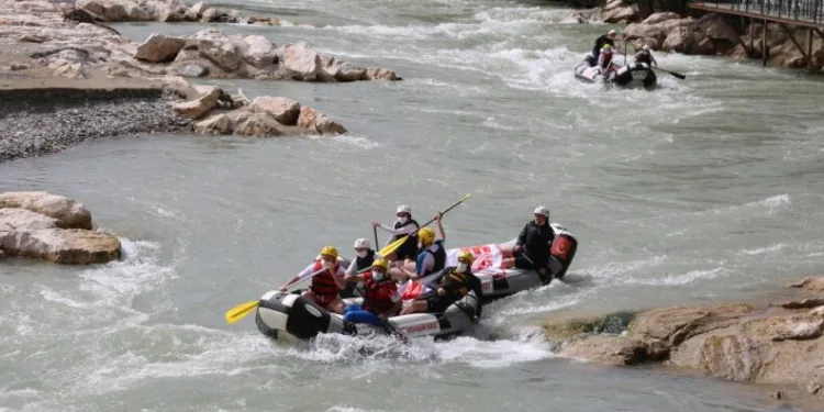 Tunceli̇de Rafti̇ng Sezonunu, Vali̇ Sonel Açtı