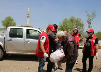 Türk Kızılay’ı Varto’da 250 aileye yardım ulaştırdı