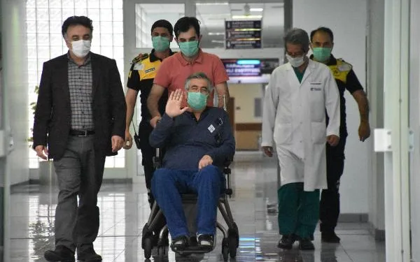 Türkiye’de plazma tedavisinin uygulandığı ilk hasta taburcu oldu