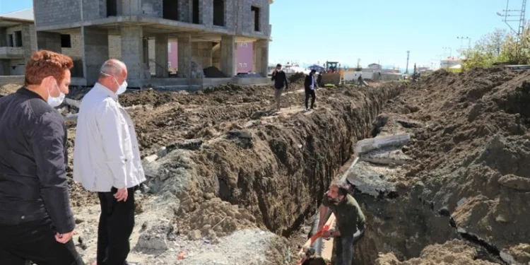 Tuşba Beledi̇yesi̇ Yıllardır Yaşanan Altyapı Sorununu Gi̇derdi̇