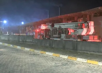 Tuzla’da fabrikada yangın: 1 işçi dumandan etkilendi