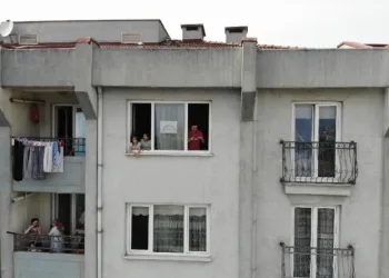 Tuzlada Gençbüs Sokakları Turladı, 19 Mayıs Atatürkü Anma Gençli̇k Ve Spor Bayramı Coşkusu Sokaklara Taştı