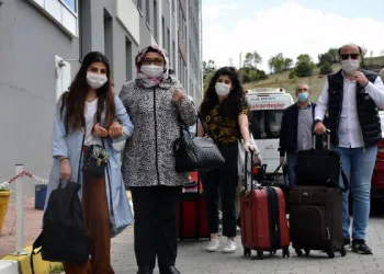 Uşak’ta karantina süresi dolan 231 kişi, memleketlerine uğurlandı