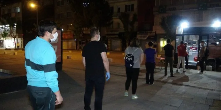 Uşakta Sosyal Mesafeli̇ Kan Bağışı Kuyruğu