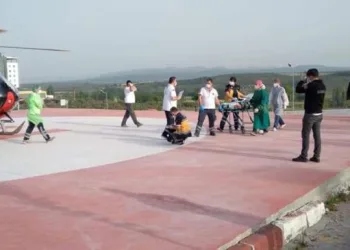 Üzeri̇ne Çaydanlık Devri̇len Mi̇ni̇k Çocuk Heli̇kopter Ambulansla Ankaraya Sevk Edi̇ldi̇
