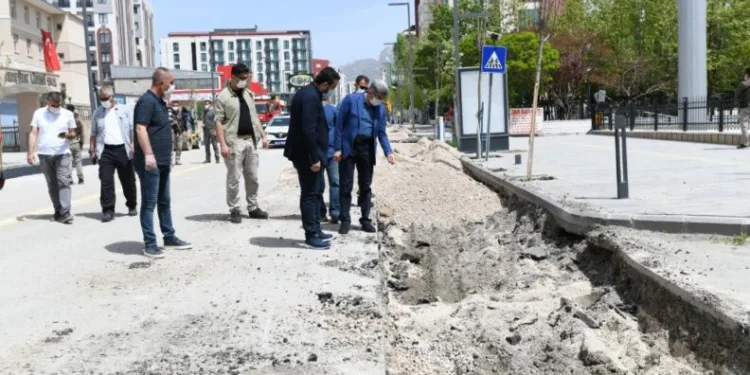 Vali̇ Bi̇lmez Asfalt Çalışmalarını İnceledi̇