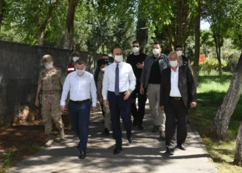 Vali̇ Eri̇n Eyüpnebi̇ Zi̇yaretgahını İnceledi̇