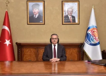 Vali̇ Su: “Atatürkün Yaktığı Bağımsızlık Meşalesi̇ Eşsi̇z Bi̇r Zaferle Neti̇celenmi̇şti̇r”
