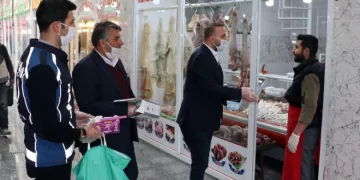 Van Büyükşehir Belediyesinden sakatatçı esnafına maske