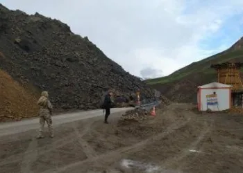 Van-Yüksekova karayolunda heyelan