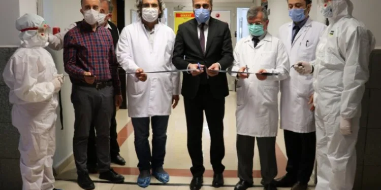 Van Yüzüncü Yıl Üniversitesi’nde Koronavi̇rüs Laboratuvarı Açıldı