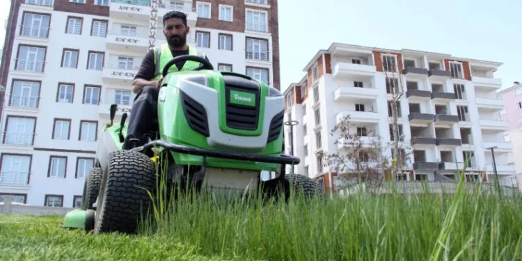 Vandaki̇ Parklarda Bakım Ve Onarım Çalışması