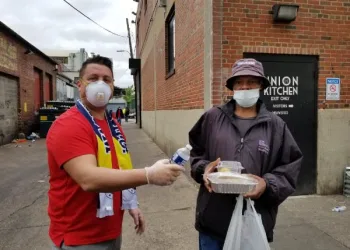 Washington’daki Fenerbahçelilerden evsizlere yardım