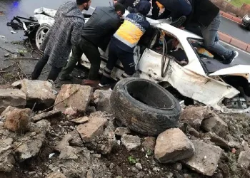 Yağışta kayganlaşan yol ölüm getirdi
