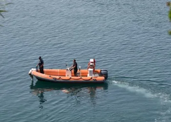 Yasağa rağmen denize girmek isteyen 5 kişiye ceza