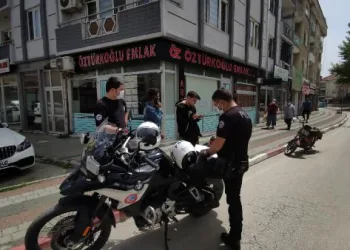 Yasağa uymayan 2 gence 17 bin TL ceza