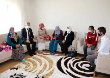 Yaşlı Kadın Ve 3 Torunu Sıcak Yuvalarına Kavuştu
