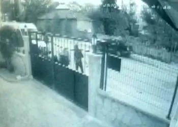 Yemek siparişi getiren kuryenin motorunu çaldılar