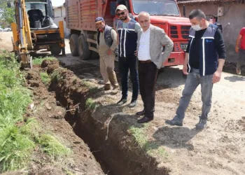 Yeni̇şehi̇ri̇n Kırsal Mahalleleri̇nde Doğalgaz Çalışmaları Sürüyor