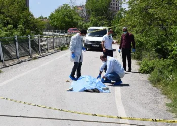 Yolda koşarken hayatını kaybetti̇