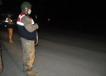 Bir çocukta virüs çıkınca köy giriş çıkışlara kapatıldı