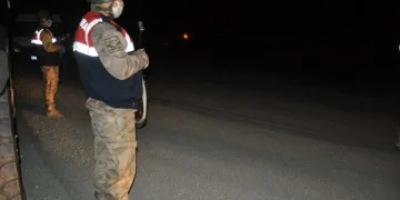 Bir çocukta virüs çıkınca köy giriş çıkışlara kapatıldı