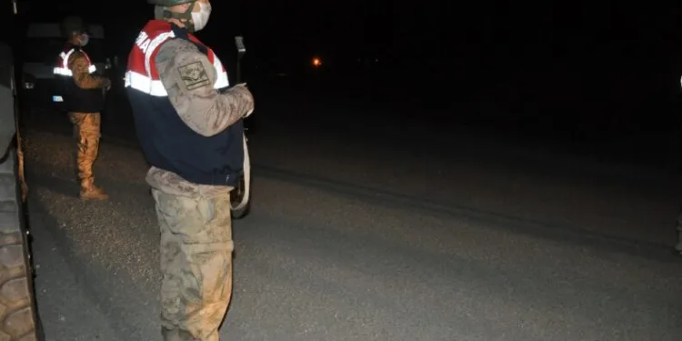 Bir çocukta virüs çıkınca köy giriş çıkışlara kapatıldı