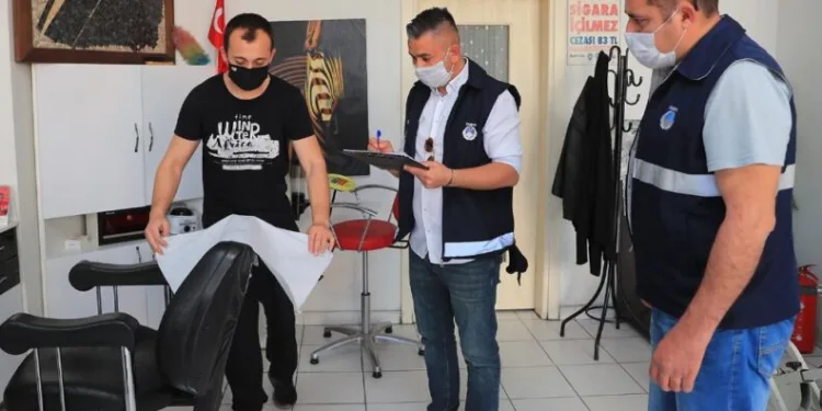 Zabıta Eki̇pleri̇ Pazarda Maske Deneti̇mi̇ Yaptı