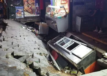 İstanbul Ortaköy’de kumpircilerin olduğu sokak böyle çöktü
