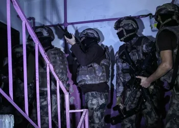 İzmir’de FETÖ operasyonu: 31 gözaltı