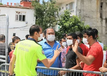 Karantina uzatıldı, mahalleli ayaklandı: Bizden zarar gelmez
