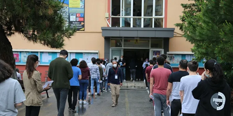 MSÜ sınavında 400 öğrenciye virüs bulaştı