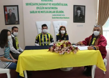 Bursa’da Fenerbahçe formasıyla  nikah kıydılar