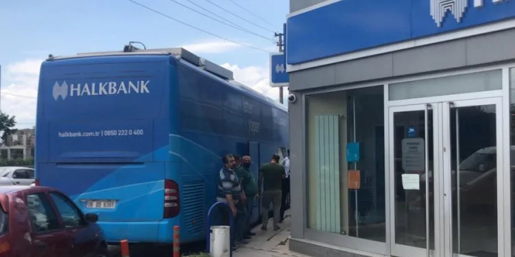 Halkbank’ın Bursa’daki şubesi karantinada!