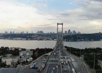 15 Temmuz Şehi̇tler Köprüsündeki̇ Trafi̇k Alışılan Görüntüleri̇ne Döndü