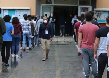 Sınavda fenalaşan öğrencinin testi pozitif çıktı