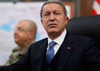 Bakan Akar: Teröristlerin inleri başlarına yıkıldı