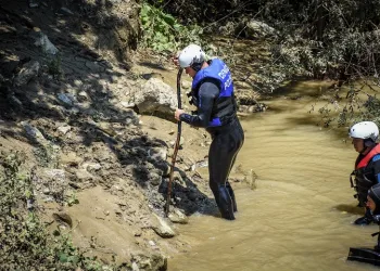 Çamurun içi didik didik aranıyor