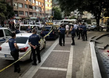 Bursa’da kavgayı ayıran polis, tüfekle vuruldu!