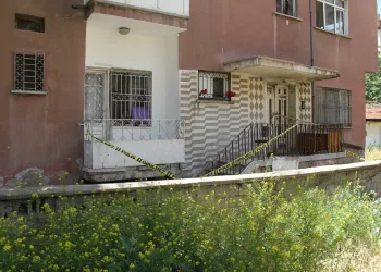 Kayseri’de 3 katlı apartman karantinaya alındı