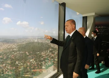 Erdoğan Çamlıca Kulesi’ni inceledi vatandaşlarla çay içti