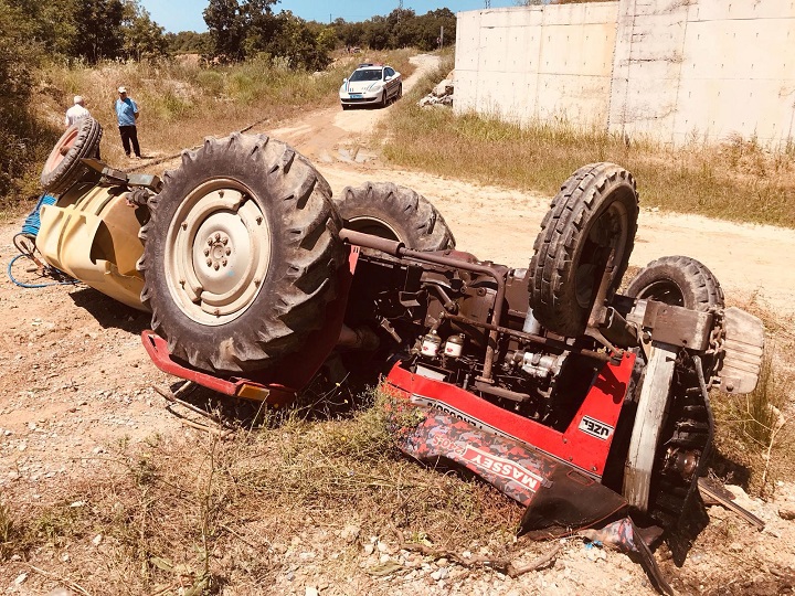 İznik'te traktör devrildi: 2 yaralı